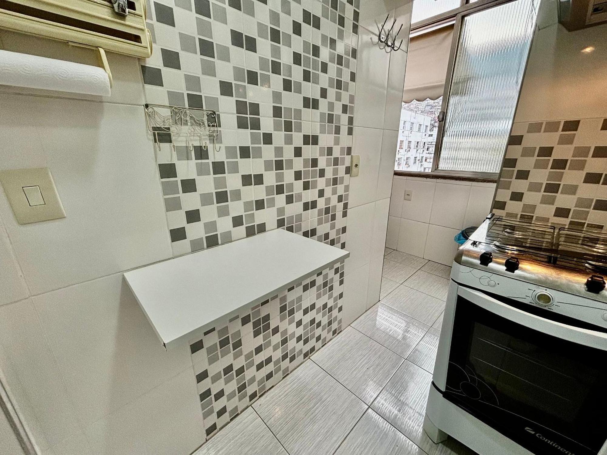 Apartamento Ape Com Vista Lateral Mar A 400m Da De Copacabana